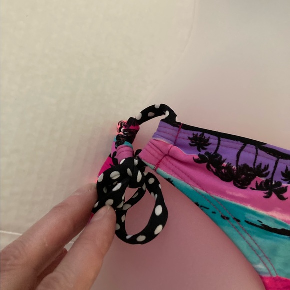 🌞NWOT California Waves Hawaiian Print Triangle Top with Bikini Bottoms A - Picture 7 of 11